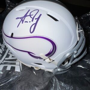Aaron Jones Signed and Beckett Certified Mini Helmet